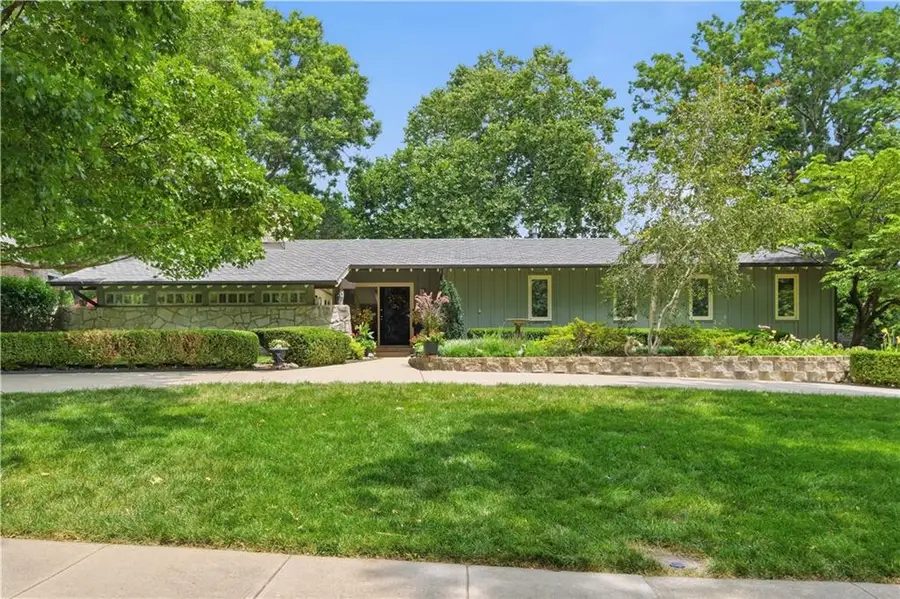 5204 W 83rd Terrace, Prairie Village, KS 66207 - #2