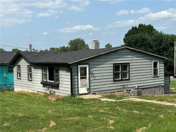 3813 W Ayrlawn Drive, St Joseph, MO 64503