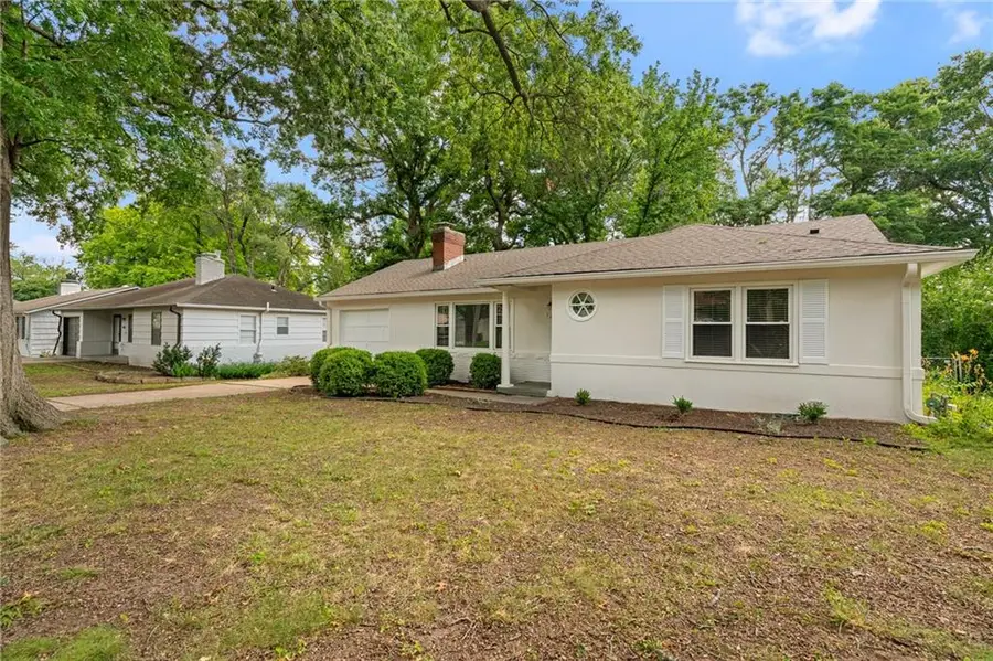 7635 Charlotte Street, Kansas City, MO 64131 - #2