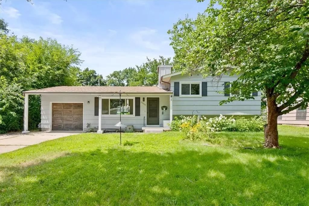 7306 Larsen Lane, Shawnee, KS 66203 - #1