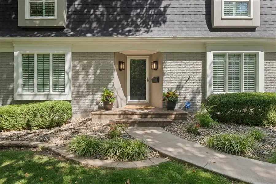 2700 W 104th Terrace, Leawood, KS 66206 - #2