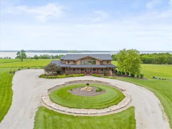 521 N 1450th Road, Lawrence, KS 66049