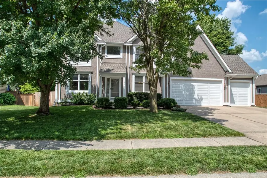 7704 N Shannon Avenue, Kansas City, MO 64152 - #2