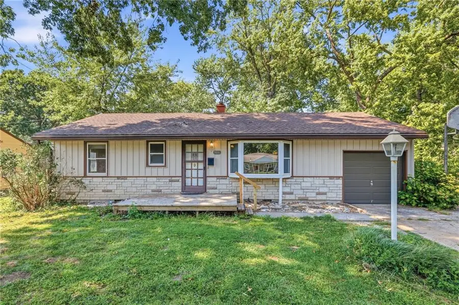 9006 E 74th Terrace, Kansas City, MO 64133 - #2