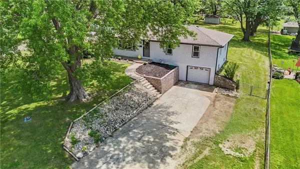 13101 NW Porter Road, Parkville, MO 64152