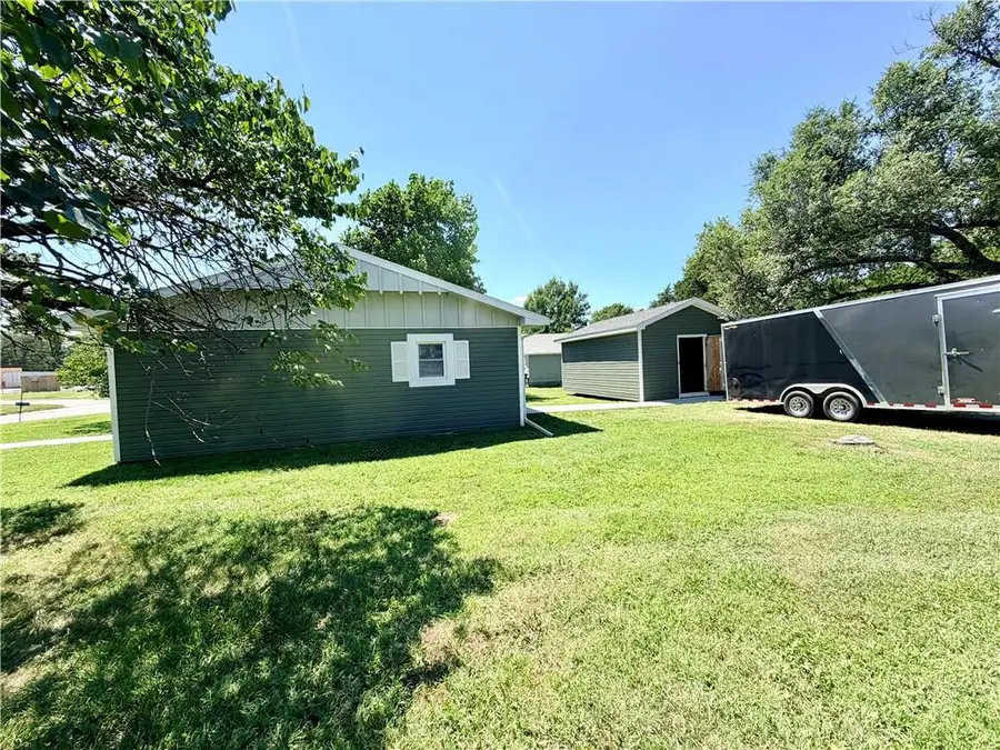 1402 W Walnut Street, Nevada, MO 64772 - #3