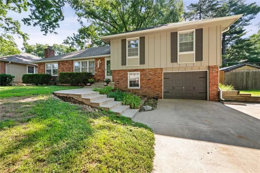 5223 Cody Street, Shawnee, KS 66203 - #3