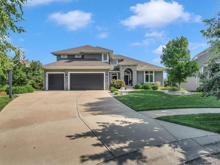 11901 W 160th Place, Overland Park, KS 66221 - #2