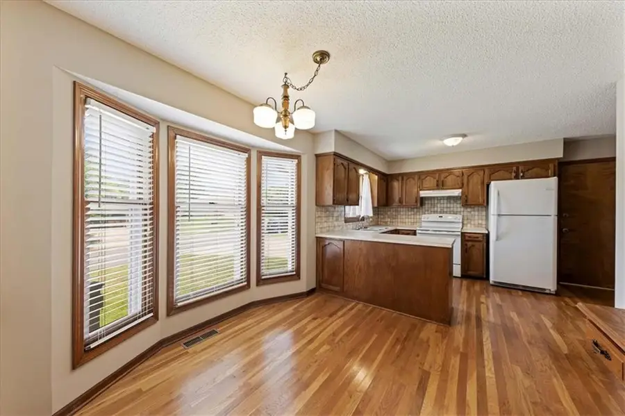 617 W Walnut Street, Raymore, MO 64083 - #3