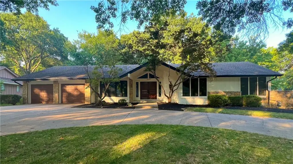 10229 Hemlock Drive, Overland Park, KS 66212 - #1