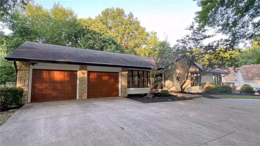 10229 Hemlock Drive, Overland Park, KS 66212 - #3
