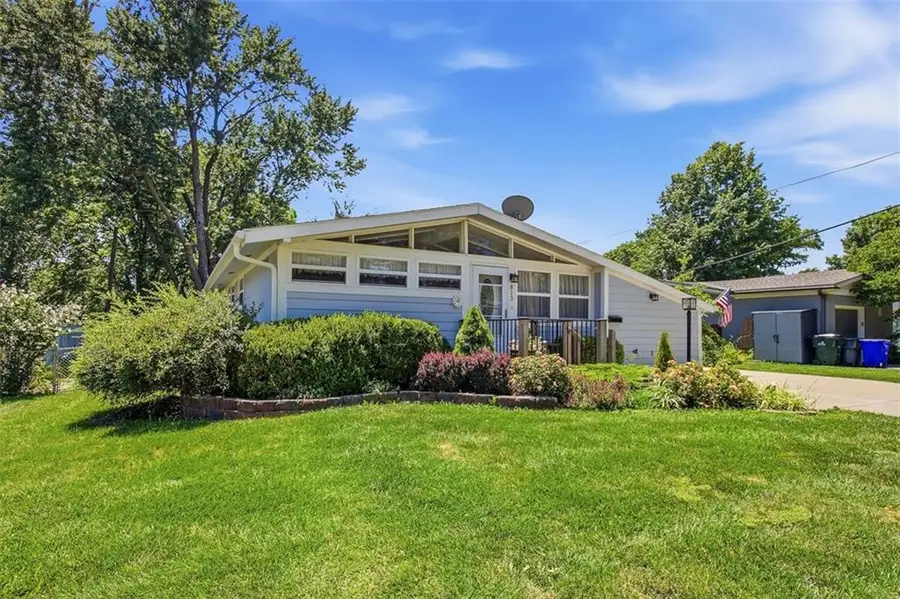 813 W Sheridan Street, Olathe, KS 66061 - #3