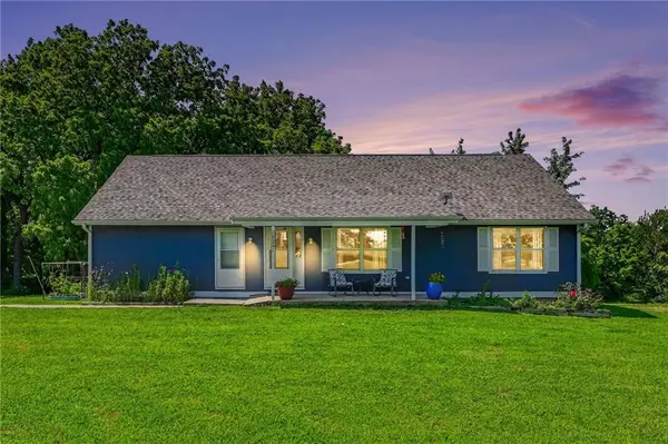 9241 Hamm Drive, Oskaloosa, KS 66066