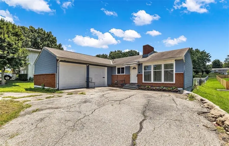 9805 E 33rd Street, Independence, MO 64052 - #2