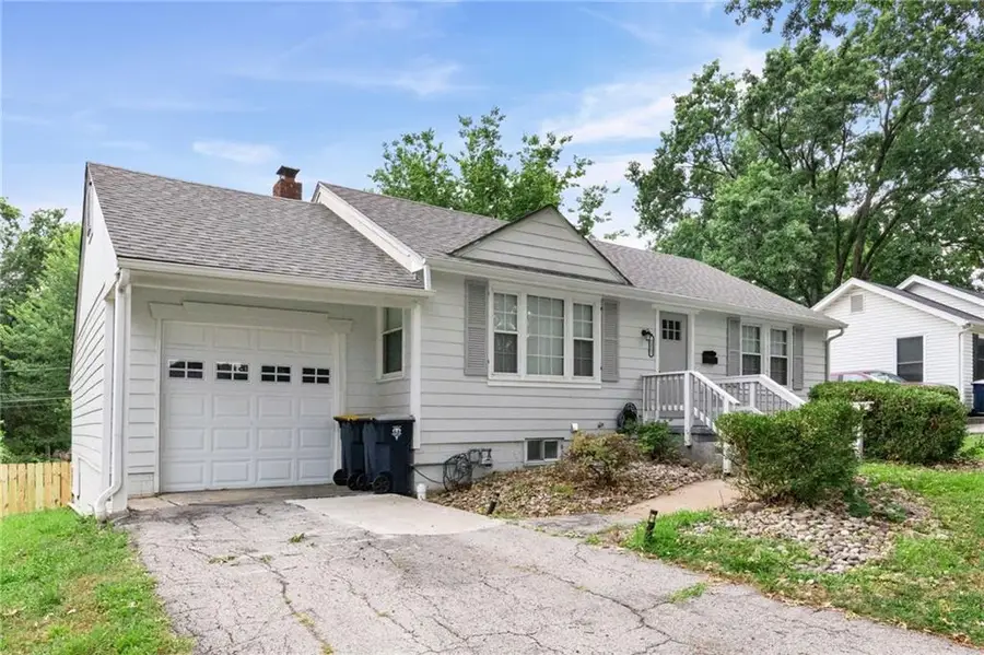 3121 NE 56th Street, Kansas City, MO 64119 - #3