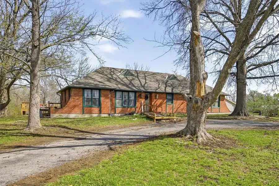 15116 Chestnut Street, Basehor, KS 66007 - #2