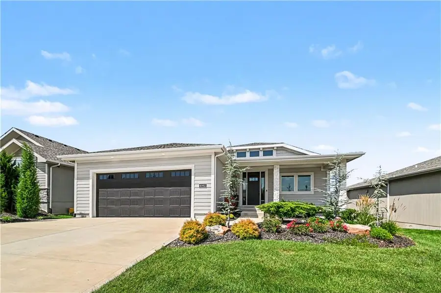 4002 W 158th Terrace, Overland Park, KS 66224 - #2