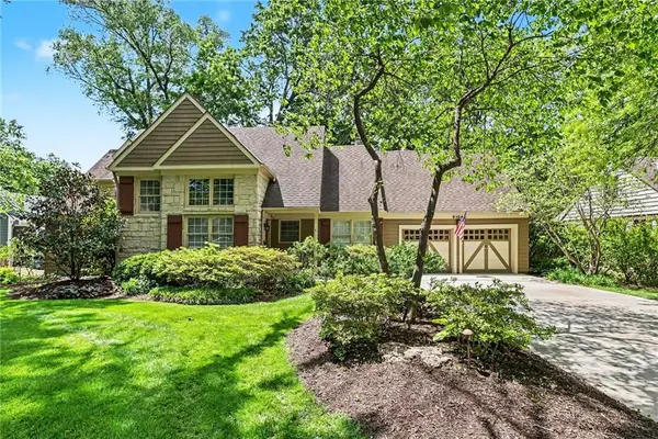 8104 Lee Boulevard, Leawood, KS 66206