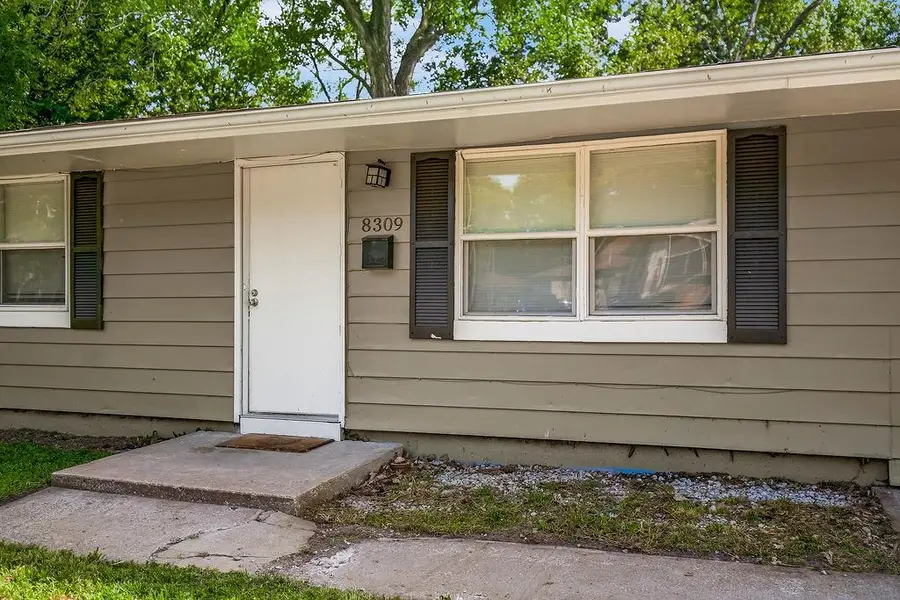 8309 E 93rd Street, Kansas City, MO 64138 - #2