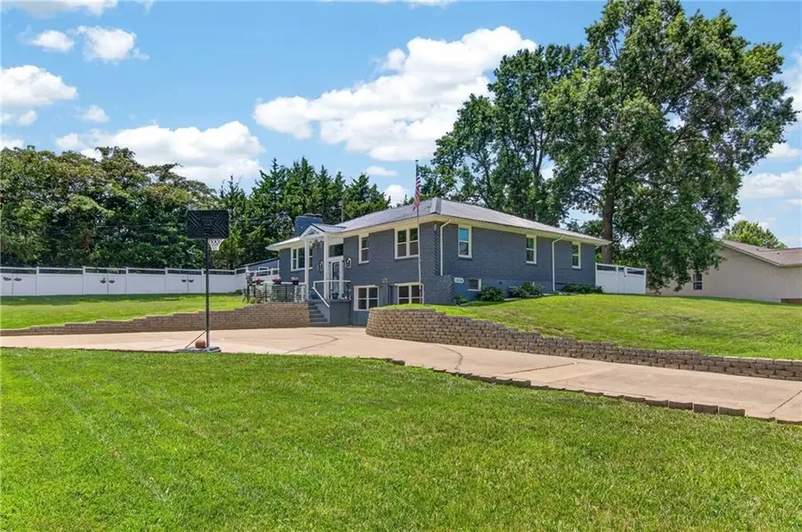 3204 SW Shadow Brook Drive, Blue Springs, MO 64015 - #3