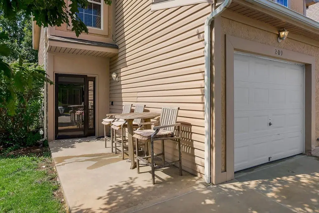 209 N 6th Terrace, Louisburg, KS 66053 - #1