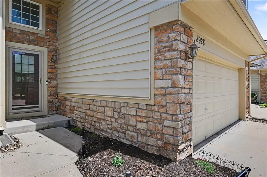 8928 Inkster Street, Lenexa, KS 66227 - #3