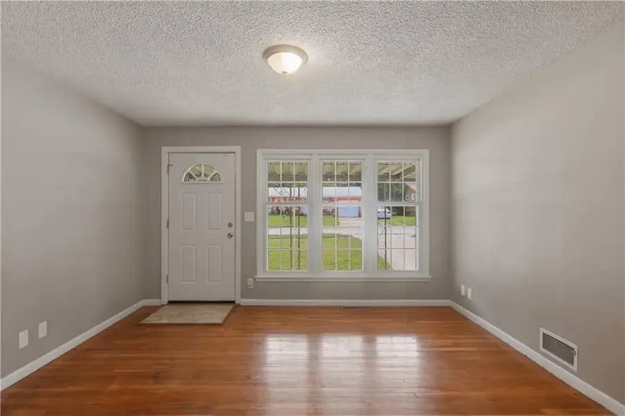 5206 Palmer Drive, Kansas City, MO 64129 - #3