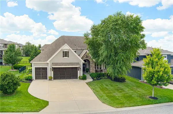 9405 W 163rd Place, Overland Park, KS 66085