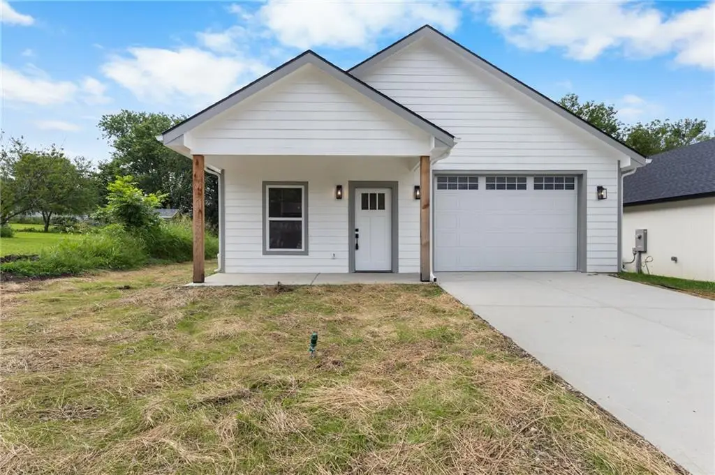 912 Chestnut Avenue, Osawatomie, KS 66064 - #1