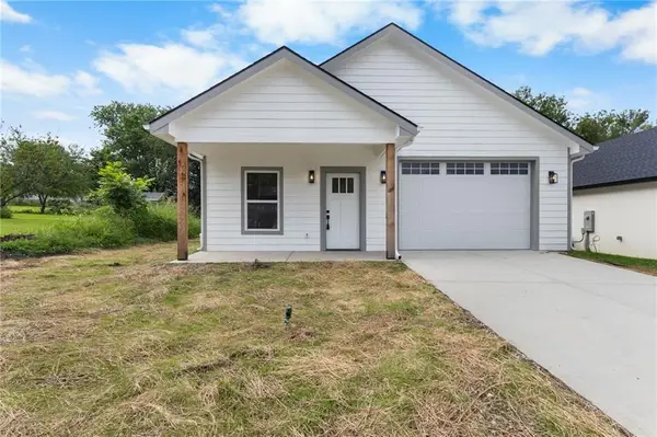 912 Chestnut Avenue, Osawatomie, KS 66064