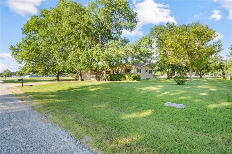 106 S Hazen Street, Erie, KS 66733 - #2