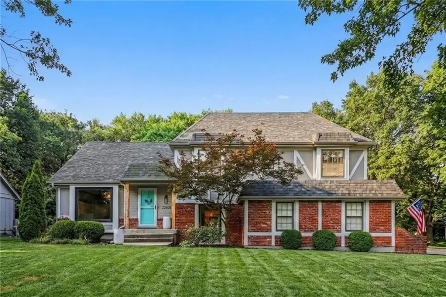 12860 Sagamore Road, Leawood, KS 66209 - #2