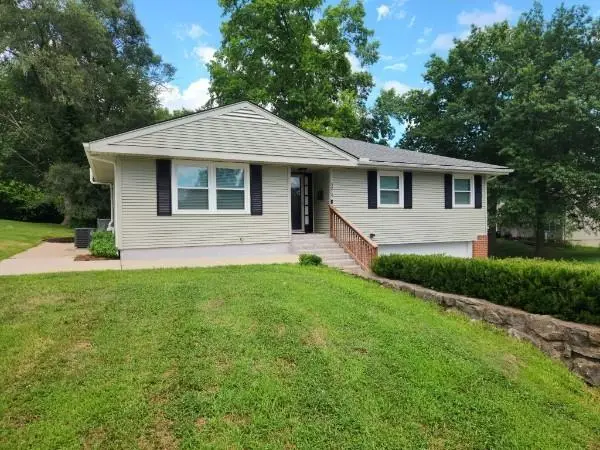3219 S Vest Avenue, Independence, MO 64055 - #2