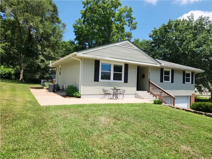 3219 S Vest Avenue, Independence, MO 64055 - #3