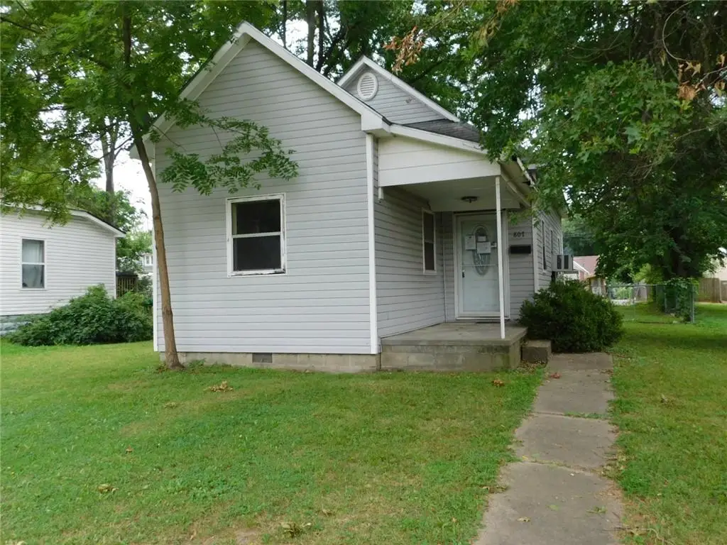 807 W 5th Street, Pittsburg, KS 66762 - #1