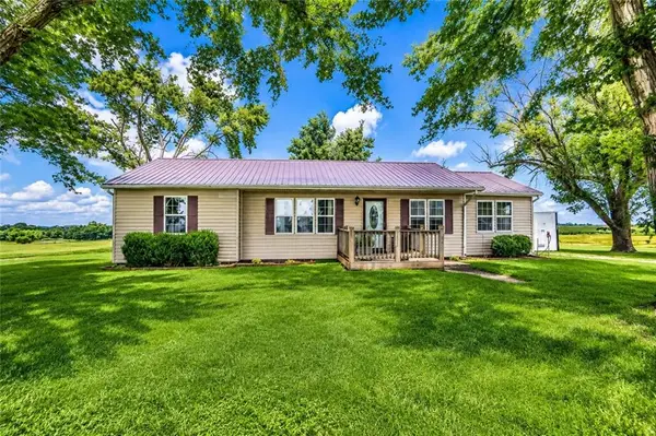9012 NW State Route 52 Highway, Amoret, MO 64722