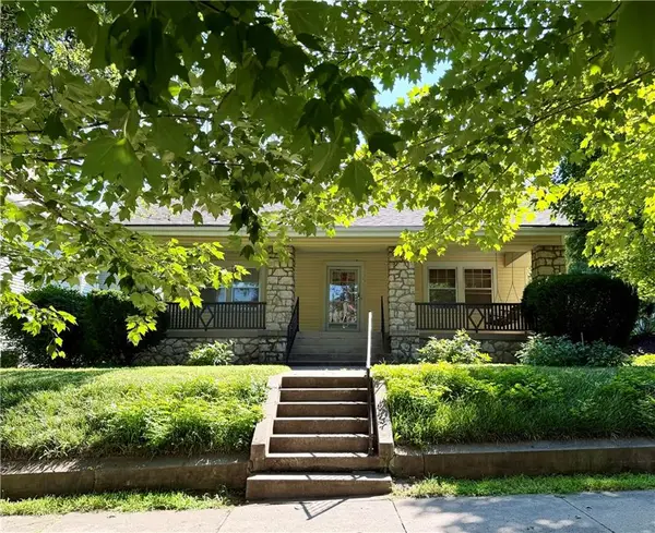 1011 S 5th Street, Leavenworth, KS 66048