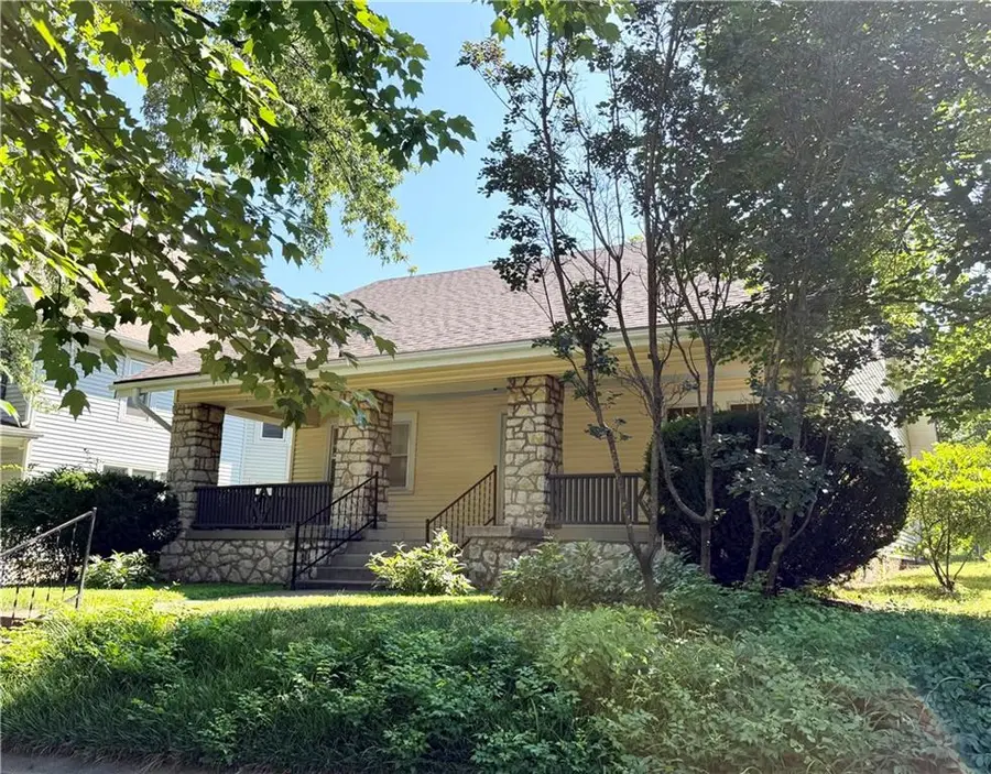 1011 S 5th Street, Leavenworth, KS 66048 - #2