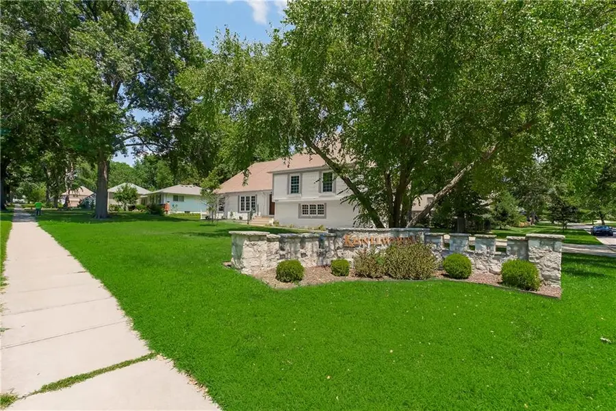 9209 Roe Avenue, Prairie Village, KS 66207 - #2