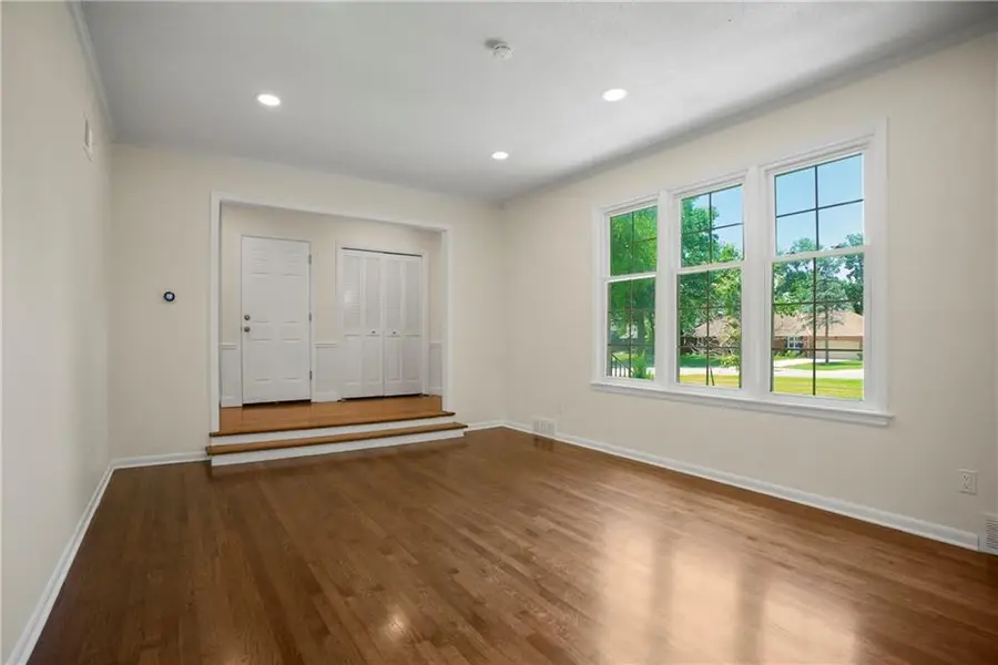 9209 Roe Avenue, Prairie Village, KS 66207 - #3