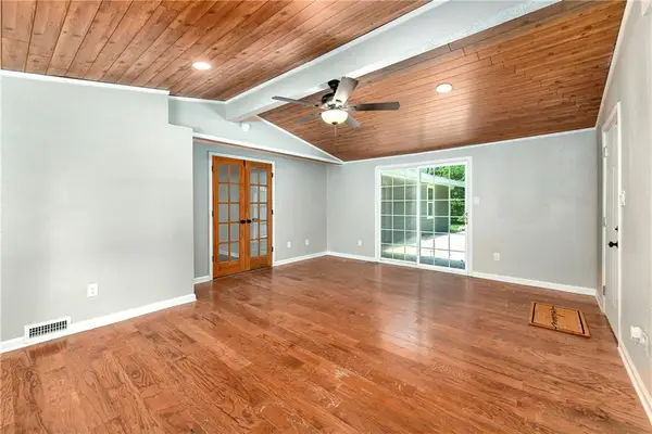 7132 Parallel Parkway, Kansas City, KS 66112