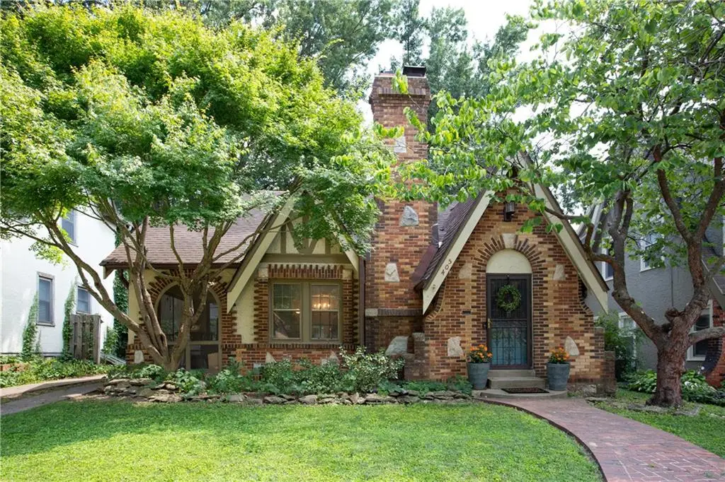 405 E 72nd Street, Kansas City, MO 64131 - #1