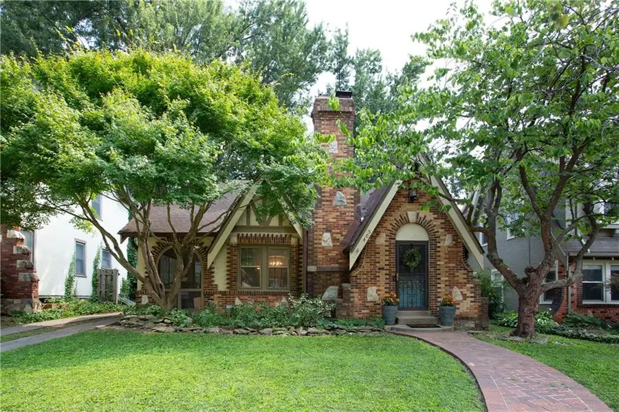 405 E 72nd Street, Kansas City, MO 64131 - #2