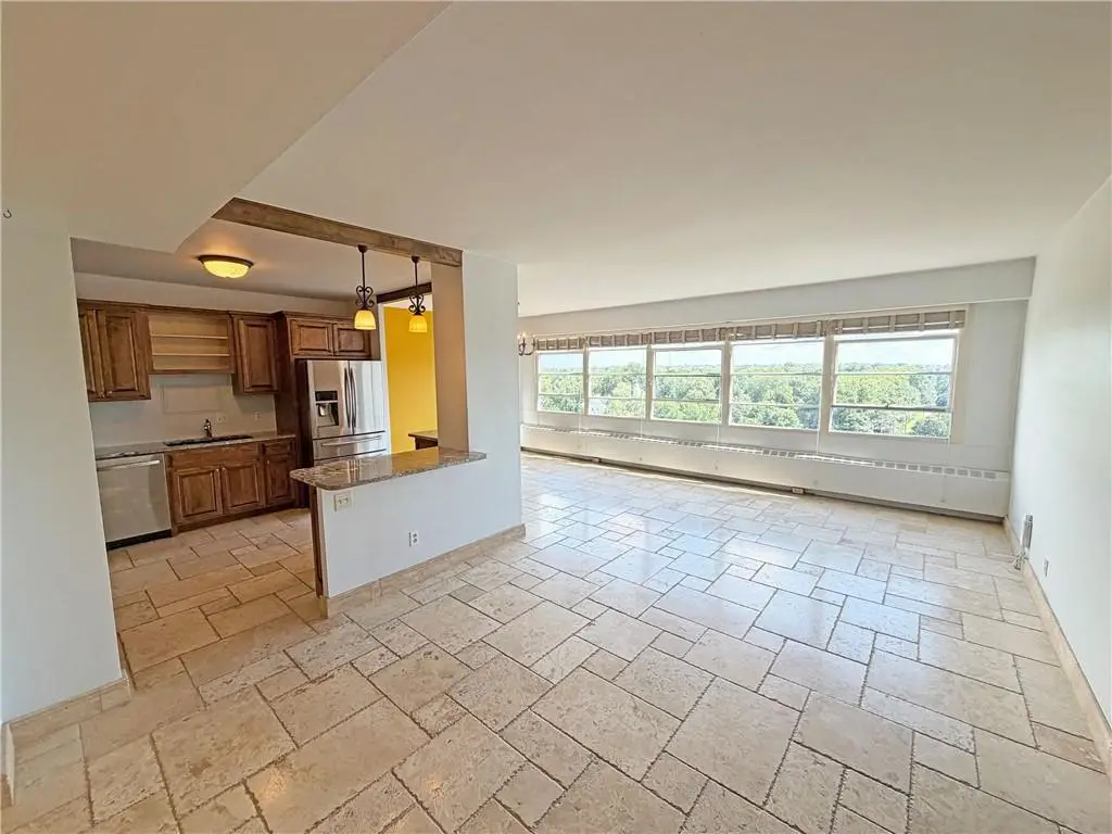 333 W Meyer Boulevard #1215, Kansas City, MO 64113 - #1