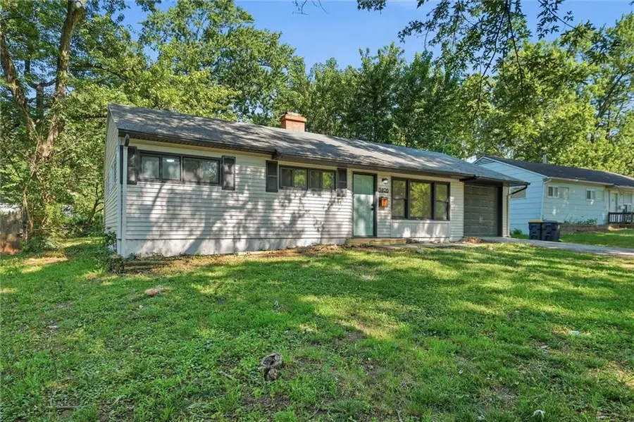 11406 Oakland Avenue, Kansas City, MO 64134 - #2