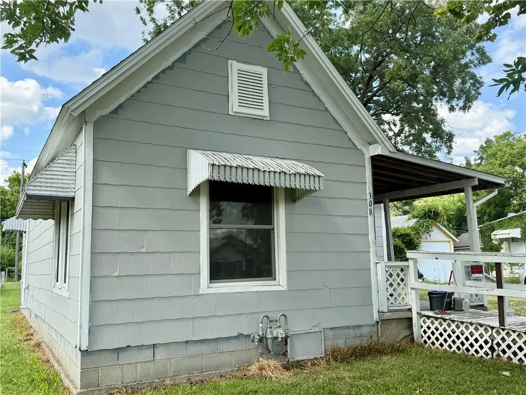 308 W 2nd Street, Coffeyville, KS 67337 - #1