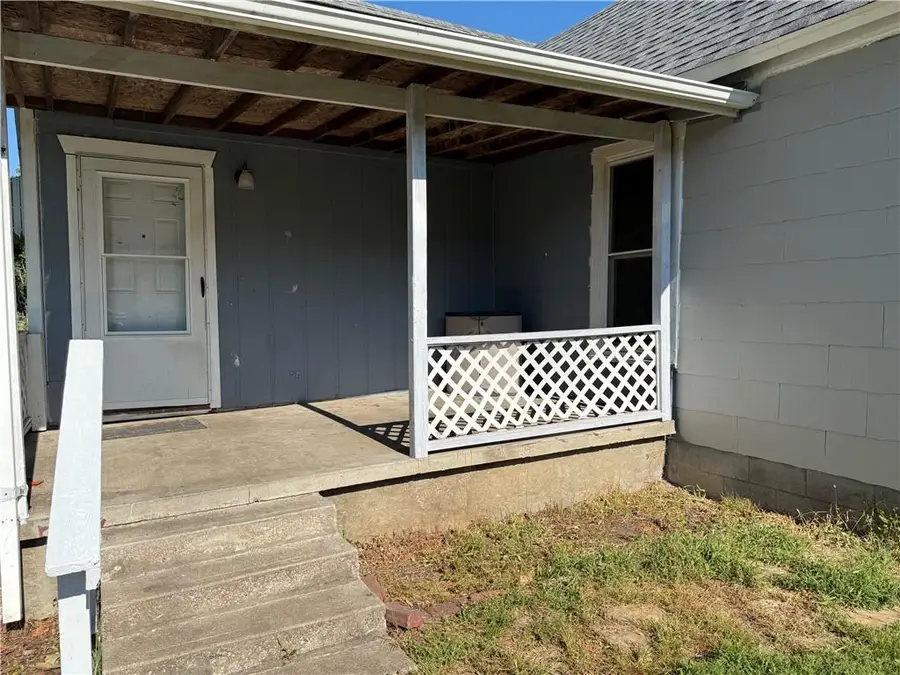 308 W 2nd Street, Coffeyville, KS 67337 - #2