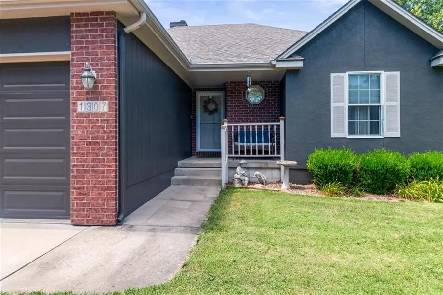 1307 SE Scenic Drive, Blue Springs, MO 64014 - #3