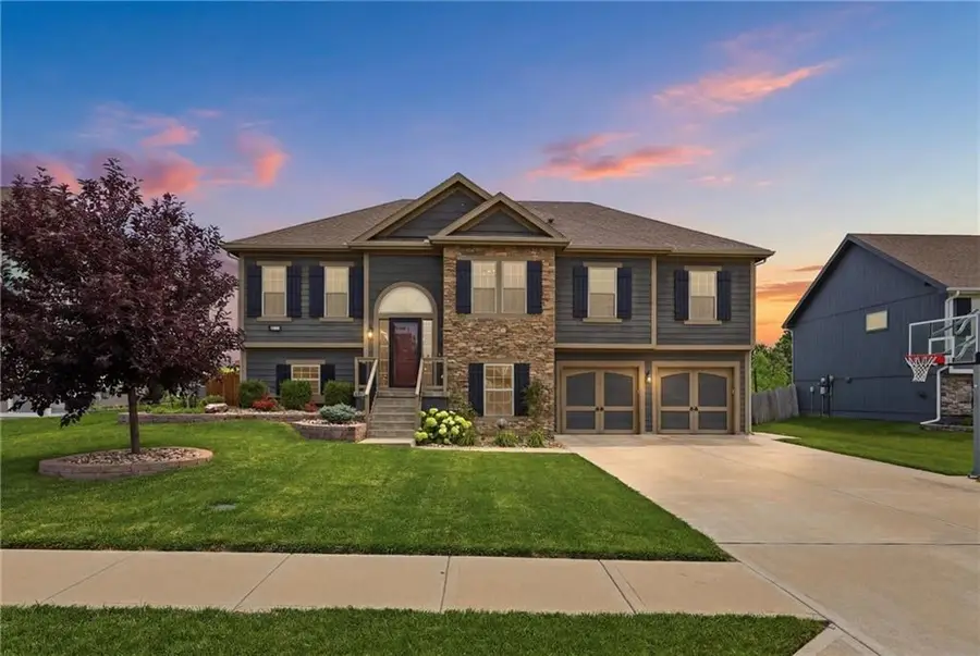 10019 N Lister Avenue, Kansas City, MO 64156 - #2