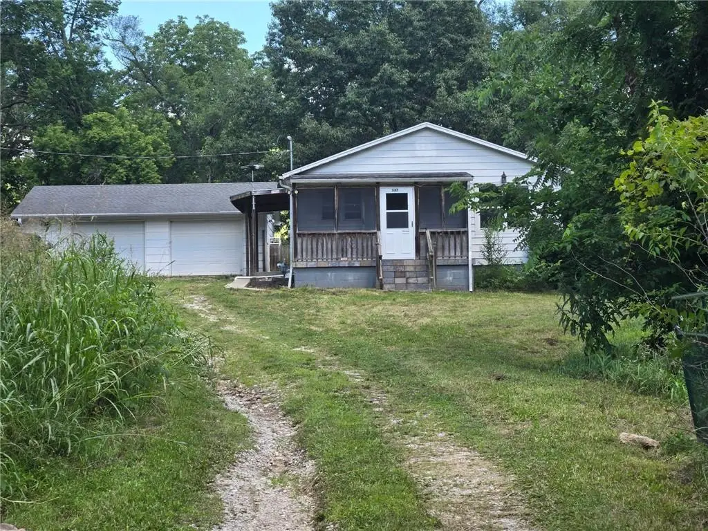 527 N 141st Street, Bonner Springs, KS 66012 - #1